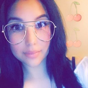 Meet your Posher, Celia